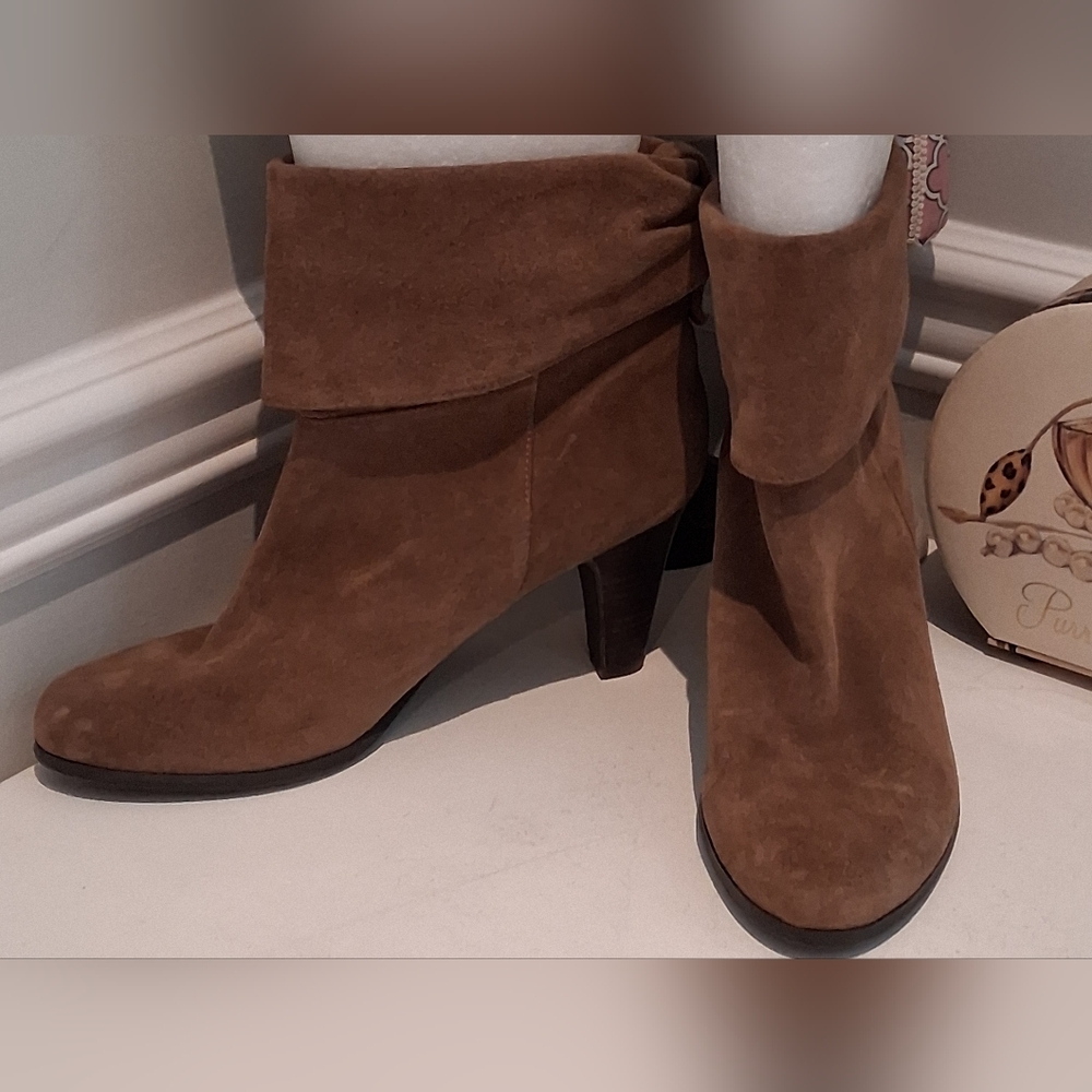 BCBGeneration Tan Suede Cuffed Ankle Boot Sz 11M NWOB